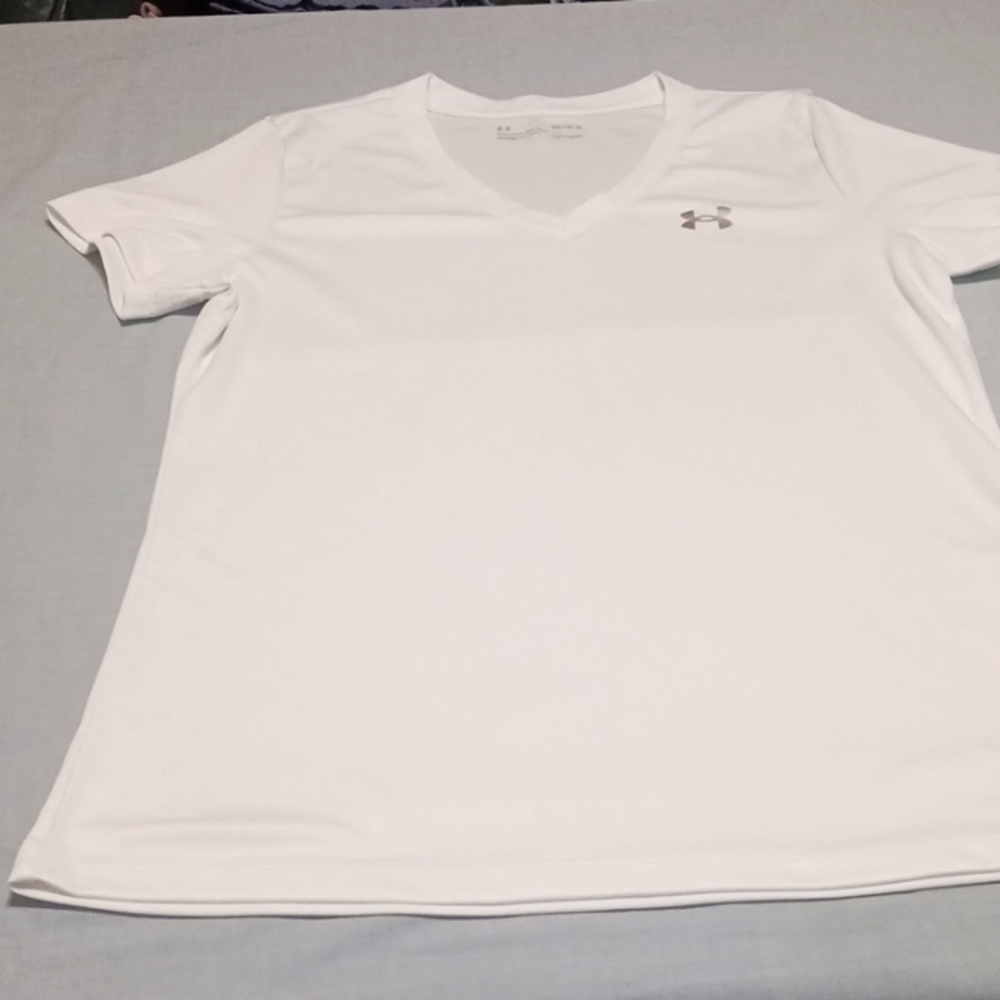 Under Armour Women's White V-Neck Short Sleeve Top